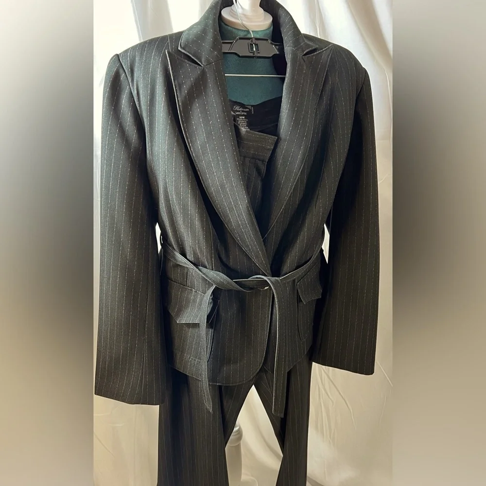 Larry Levine Gray/Pink Pantsuit - Picture 2 of 9